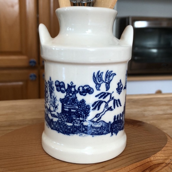 Ceramic Decorative Blue Willow Milk Jug Utensil Holder - Picture 4 of 6